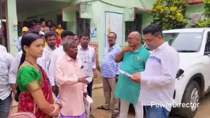 ନବରଙ୍ଗପୁର ପୋଲିସ ଷ୍ଟେସନ: ଡାବୁଗାଁ: କୋଷାଗୁମୁଡା ଠାରେ ପଞ୍ଚାୟତ ସମିତି ବୈଠକ ବର୍ଜନ କଲେ ସରପଞ୍ଚ, ସମିତି ସଭ୍ୟ ଓ ସଭ୍ୟା