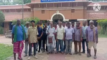 ঝাড়গ্রাম: 5 দফা দাবিতে ঝাড়গ্রামে SDO অফিসে বনাধিকার গ্রামসভা মোর্চার ডেপুটেশন প্রদান