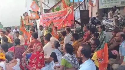 কুশমুণ্ডী: বেআইনিভাবে গাছ কাটার পাশাপাশি দুর্নীতির অভিযোগে পতিরাম গ্রাম পঞ্চায়েতে বিক্ষোভ BJP-র, ডেপুটেশন প্রদান