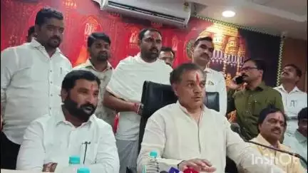 तुळजापूर: तुळजाभवानी माता शिवाजी महाराजांना भवानी तलवार देतानाचा १०८ फुटाचा पुतळा उभारण्यास मान्यता: आमदार राणा पाटील