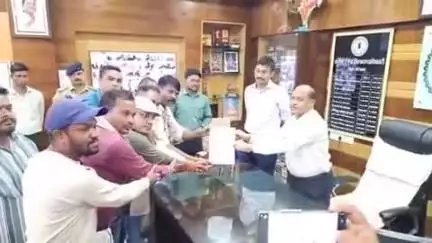 बिंद्रानवागढ़ गरियाबंद: गरियाबंद में पत्रकारों के साथ हुए मारपीट मामले में दोषियों के खिलाफ कार्रवाई की मांग को लेकर कलेक्टर को सौंपा गया ज्ञापन