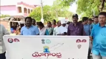 21 న యోగాంధ్ర ను జయప్రదం చేసేలా అవగాహన ర్యాలీ నిర్వహించిన సైదాపురం MPDO పురుషోత్తం శివకుమార్