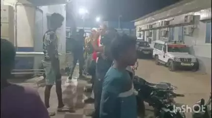 नरहट: पत्नी से मिलने के लिए पति जा रहा था, मीनापुर के पास अज्ञात गाड़ी की चपेट में आने से हुआ जख्मी