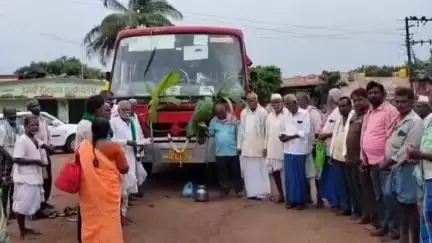 ಕುಂದಗೋಳ: ತಾಲೂಕಿನ ಕುಂದಗೋಳ ಗದಗ ಮಾರ್ಗವಾಗಿ ಸ್ಥಗಿತಗೂಂಡಿದ್ದ ಸಾರಿಗೆ ಆರಂಭ