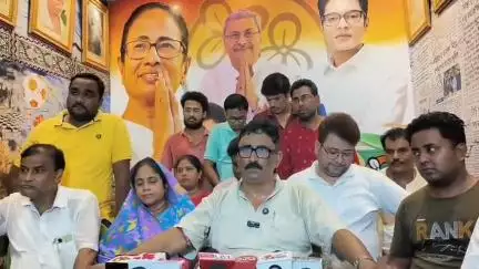 চণ্ডীতলা ২: হুগলির চন্ডীতলায় বাড়ি, ফ্ল্যাটে শুল্কদপ্তরের তল্লাশীর পর সাংবাদিক বৈঠকে হুগলি জেলা পরিষদের মেন্টর তথা দপ্তরের কর্মদক্ষ
