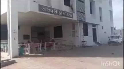 ઓખામંડળ: મીઠાપુર થી દ્વારકા જતા મકનપુર ગામ પાસે ગાડીમાંથી પડી જતા 29 યુવતી નું મોત