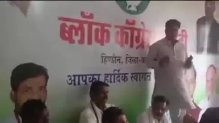 हिण्डौन: बयाना मोड़ स्थित ब्लॉक कांग्रेस कार्यालय पर आयोजित बैठक में स्व. राजेश पायलट की पुण्यतिथि में शामिल होने की अपील की गई