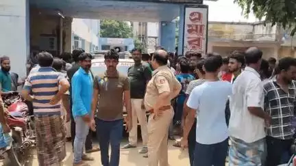 বড়ঞা: পাঠানপাড়ায় ট্রাক্টরের ধাক্কায় মৃত্যু এক শিশু কন্যার, মৃতদেহ ময়নাতদন্ত সম্পন্ন হয় কান্দি পুলিশ মর্গে