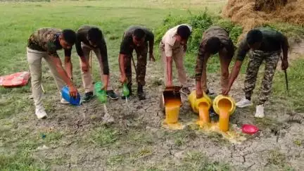 মঙ্গলকোট: মঙ্গলকোটের কাঁকোরা সহ একাধিক জায়গায় অভিযান চালিয়ে প্রায় ২০ লিটার চোলাই মদ উদ্ধার করল আবগারি বিভাগ
