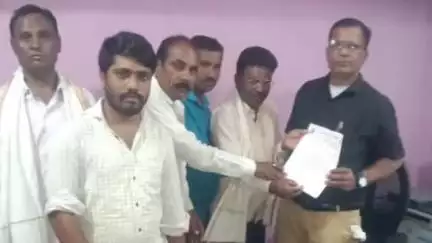 आर्णी: आर्णी शहरात महिलांसाठी शौचालये बांधा 'वंचित'चे मुख्याधिकाऱ्यांना निवेदनातून केली मागणी