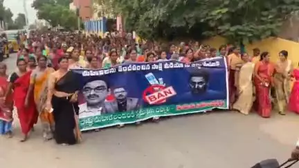 మహిళలకు క్షమాపణ చెప్పాలి : గూడూరు ఎమ్మెల్యే సతీమణి డిమాండ్