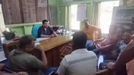 আলিপুরদুয়ার ২: শামুকতলায় বনদপ্তরের কার্যালয়ে হাতির সমস্যা মেটাতে আলোচনায় বসলেন বাসিন্দারা #jansamasya