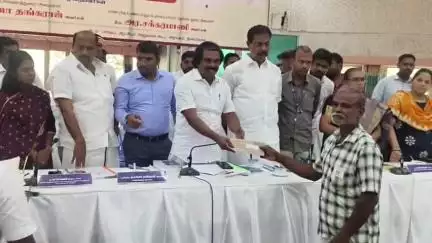 திண்டுக்கல் மேற்கு: பால்வளத்துறை அமைச்சர் , 93 பயனாளிகளுக்கு
ரூ.4.17 கோடி மதிப்பிலான நலத்திட்ட உதவிகளை ஆட்சிய அலுவலகத்தில் வழங்கினார்