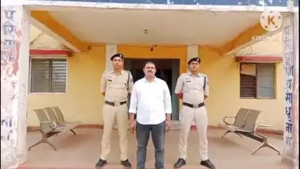 अकलतरा: कोटमीसोनार गांव के तत्कालीन पंचायत सचिव को 25 लाख 13 हजार 528 रुपये के गबन के मामले में पुलिस ने किया गिरफ्तार