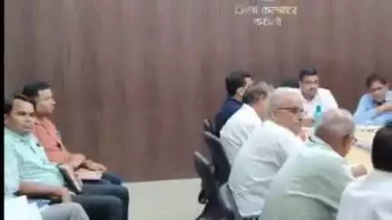 करौली: वंदे गंगा जल संरक्षण जन अभियान के सफल क्रियान्वयन हेतु कलेक्ट्रेट के DOIT के VC कक्ष में समीक्षा बैठक सम्पन्न