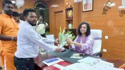 रायडीह: कोंडरा पंचायत के मुखिया ने उपायुक्त से मुलाकात कर क्षेत्र की समस्याओं को दूर करने की मांग रखी