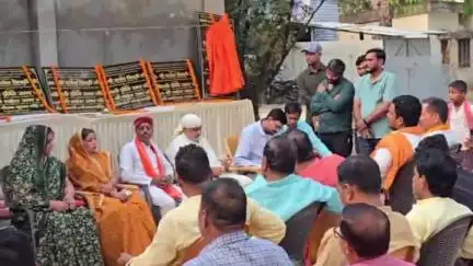 गोला: नगर पंचायत बड़हलगंज में विधायक और चेयरमैन ने साढ़े सात करोड़ की लागत के विकास कार्यों का किया शिलान्यास और लोकार्पण