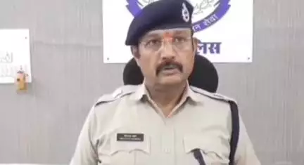चीनोर: ग्वालियर: उटीला पुलिस ने एक आरोपी को अवैध शराब के साथ पकड़ा