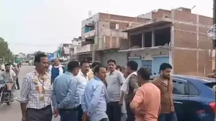 अमानगंज: तीर्थ यात्रियों के साथ बस एजेंट कर रहा छल, लोगों ने लगाए आरोप
