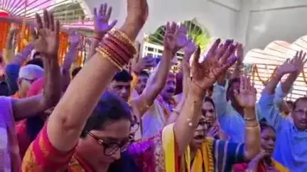 सारठ: बामनगामा में लक्ष्मी-नारायण की प्रतिमा के नगर भ्रमण उत्सव में MLA चुन्ना सिंह समेत हजारों लोग शामिल हुए