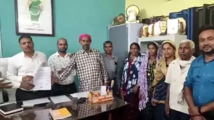 विचारपुर के ग्रामीणों ने जिला शिक्षा अधिकारी से मुलाकात कर पर्याप्त शिक्षकों की व्यवस्था की रखी मांग #jansamasya