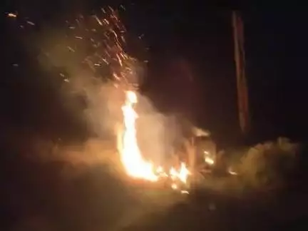 11000 बिजली चा चड़कने से आग लग चुका है          गोवासा नवादा में एक घटना पूरा पूरा गंभीर है##@@#####@#