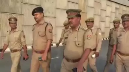 गभाना: अलीगढ़ पुलिस ने अपराध नियंत्रण, कानून एवं शांति व्यवस्था के मद्देनज़र क्षेत्र में किया निरीक्षण, वाहनों की चेकिंग