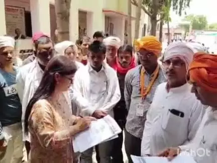 बल्देवगढ़: किसानों की समस्याओं को लेकर भारतीय किसान संघ ने बल्देवगढ़ तहसीलदार को ज्ञापन सौंपा