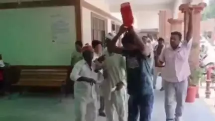 फरेंदा: फरेंदा तहसील परिसर में युवक ने किया आत्मदाह का प्रयास