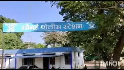 नेवासा: वंजारवाडी येथे शेतीच्या वादातून महिलेस कोयत्याने मारहाण सोनई पोलीस ठाण्यात गुन्हा दाखल