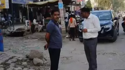 पलवल: खबर का असर: अलीगढ़ रोड, पलवल में जल भराव की समस्या पर मंत्री गौरव गौतम की टीम ने किया निरीक्षण