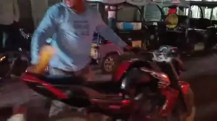হরিহরপাড়া: হরিহরপাড়া বাজারে রাতে বিকট শব্দে বেপরোয়া বাইক চালিয়ে ধরা পড়ল ৪ জন, কড়া ব্যবস্থা পুলিশের