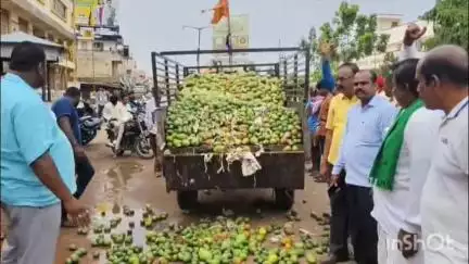 ಶ್ರೀನಿವಾಸಪುರ: ಮಾವು ಬೆಳೆಗೆ ಬೆಂಬಲ ಬೆಲೆ ಘೋಷಣೆ ಮಾಡುವಂತೆ ಮಾವು ಬೆಳೆಗಾರರಿಂದ  ಶ್ರೀನಿವಾಸಪುರ ಬಂದ್