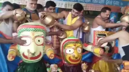 କଣ୍ଟାମାଳ: ବାଉଁଶୁଣୀ ଛକ ଶ୍ରୀ ଜଗନ୍ନାଥଙ୍କ ସ୍ନାନ ଉତ୍ସବ ପାଳିତ, ସ୍ନାନ ମଣ୍ଡପରେ ଦର୍ଶନ କଲେ ଶ୍ରଦ୍ଧାଳୁ