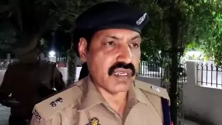 मऊ: मऊ रेलवे स्टेशन के बाहर एक युवक की हत्या, जानकारी महेश सिंह अत्री अपर पुलिस अधीक्षक ने दी