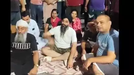 ਜਲੰਧਰ 1: ਸੈਦਾ ਗੇਟ ਵਿਖੇ ਬਿਜਲੀ ਦੀ ਸਮੱਸਿਆ ਤੋਂ ਪਰੇਸ਼ਾਨ ਇਲਾਕਾ ਨਿਵਾਸੀਆਂ ਨੇ ਦਿੱਤਾ ਧਰਨਾ
