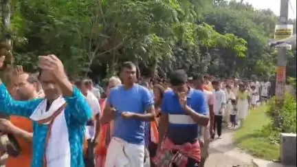 তেহট্ট ১: তেহট্ট দত্ত পাড়ায় অনুষ্ঠিত হলো, শ্রী শ্রী কৃষ্ণ রায়ের স্নানযাত্রা, সেই দৃশ্য ধরা পড়লো আমাদের ক্যামেরায়