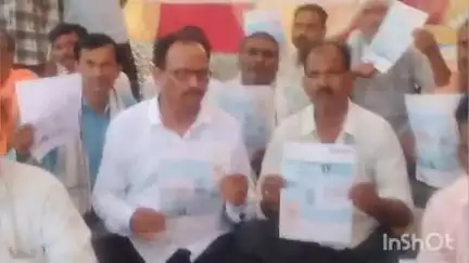 चिखलदरा: वडगाव फत्तेहपूर येथे स्मार्ट मीटर विरोधात वीज ग्राहकांचे आमरण उपोषण; वीज बिल कमी करण्याची केली मागणी #Jansamasya