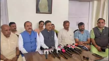 नाहन: सांसद सुरेश कश्यप नाहन में मीडिया से हुए रूबरू, बोले- मोदी सरकार के सेवा, सुशासन एवं गरीब कल्याण के 11 वर्ष पूरे