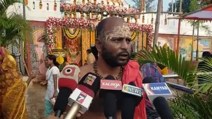 ବାରିପଦା ମ୍ୟୁନିସିପାଲଟି: ୨ୟ ଶ୍ରୀକ୍ଷେତ୍ର ବାରିପଦାରେ ପବିତ୍ର ସ୍ନାନ ପୂର୍ଣ୍ଣିମାରେ ନୀତିକ୍ରାନ୍ତି ନେଇ ମନ୍ଦିର ପରିସରରେ ପ୍ରତିକ୍ରିୟା ଦେଲେ ପୂଜାପଣ୍ଡା