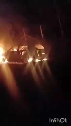 बेहट: कलसिया बाबेल रोड पर कार में लगी भीषण आग, मौके पर पहुंची पुलिस और दमकल विभाग की टीम
