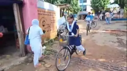 ধর্মনগর: জাতীয় তামাক নিয়ন্ত্রণ কর্মসূচির অঙ্গ হিসাবে এক সচেতনতা মূলক বাইসাইকেল রেলির আয়োজন করা হয় কদমতলায়