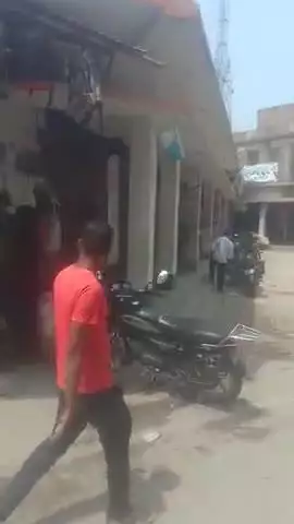 डुमरसन फरदहिया मे बिजली नहीं रहने पर दुकानदार भाइयो के द्वारा रोड पर आवा गमन बंद किया गया और दुकान का सत्तर बंद किया गया