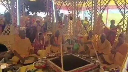 सरमेरा: सरमेरा के गोपालबाद गांव में मां दुर्गा कल्याणी समिति द्वारा 24 घंटे के अखंड कीर्तन का आयोजन