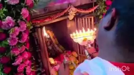 દાંતા: શહેરમાં ચૌદશની મધ્ય રાત્રે યોજાઈ ગબ્બર ખાતે પૂનમની આરતી, મધ્ય રાત્રે ગબ્બર પર્વત પર ભક્તોની ભીડ જામી