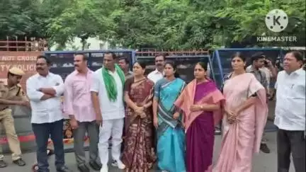 మహబూబాబాద్: కాలేశ్వరం కమిషన్‌కు వ్యతిరేకంగా BRK భవన్ వద్ద మహబూబాబాద్ జిల్లా BRS నేతల ఆందోళన