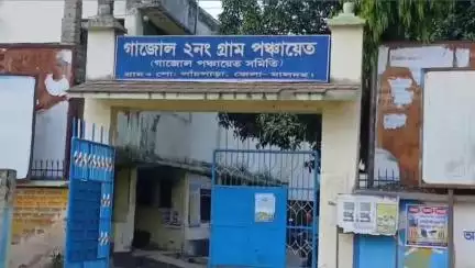গাজোল: ২ নং অঞ্চলের ফতেপুর 3 টি গ্রামের রাস্তায় জল জীবনের পাই পূতার কারনে রাস্তায় গর্ত হয়ে সমস্যায় গ্রামবাসী #jansamasya