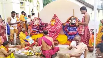 ପଟ୍ଟାଙ୍ଗୀ: ଦେବସ୍ନାନ ପୂର୍ଣ୍ଣିମା ଅବସରରେ ନନ୍ଦପୁର ଜଗନ୍ନାଥ ମନ୍ଦିରରେ ଚତୁର୍ଦ୍ଧାମୂର୍ତ୍ତିଙ୍କ ପ୍ରତ୍ୟେକ୍ଷ ସ୍ନାନବିଧି