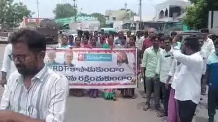 గుంతకల్లు: గుత్తిలో ఆర్డీటీని పరిరక్షించాలంటూ భారీ ర్యాలీ నిర్వహించిన ఆర్డీటీ సభ్యులు, లబ్ధిదారులు