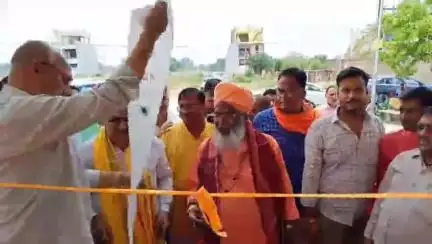उन्नाव: भाजपा जिला कार्यालय में सांसद ने सरकार की योजनाओं की प्रदर्शनी का उद्घाटन किया